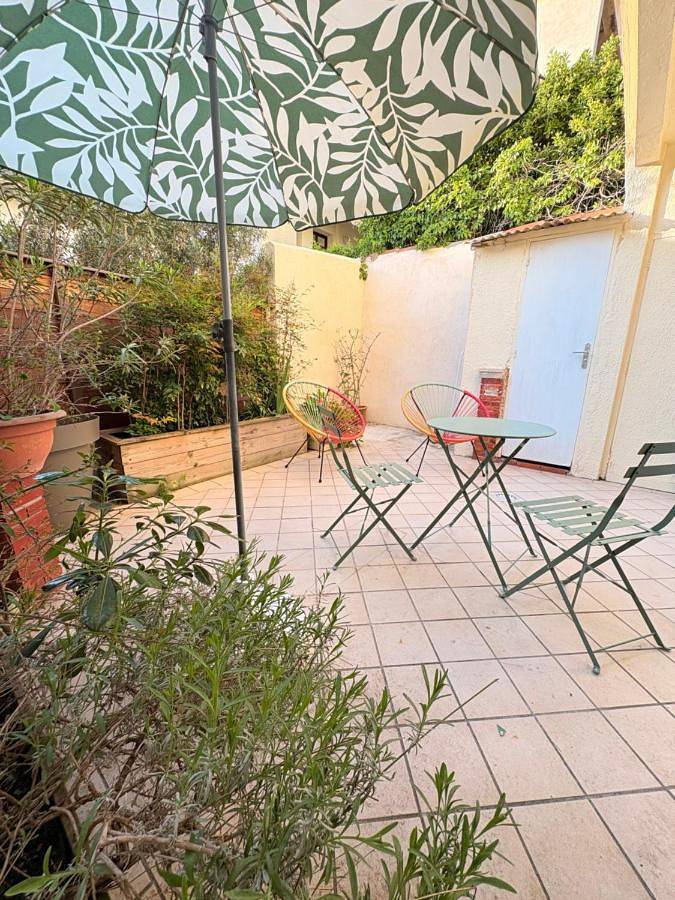 Gîte pour 2 personnes, avec terrasse ainsi que vue et jardin dans Vauban