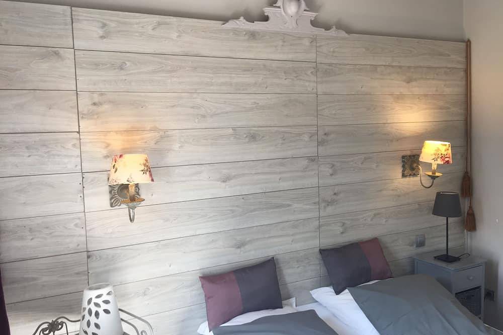 Mas with pool in the Alpilles / Plan yourself: Video by Drone in Maussane-les-Alpilles, Arles region