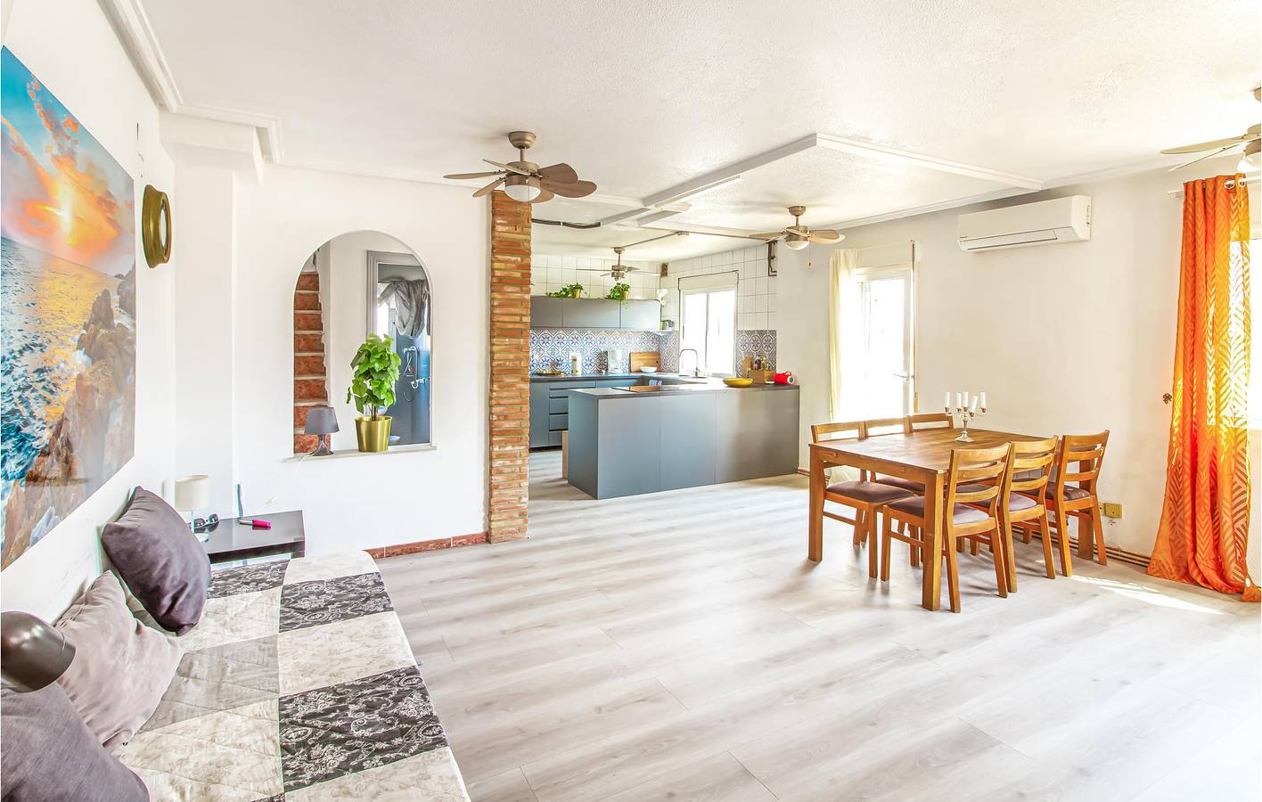 Apartamento junto a la playa con terraza, piscina y aire acondicionado in La Florida, Orihuela