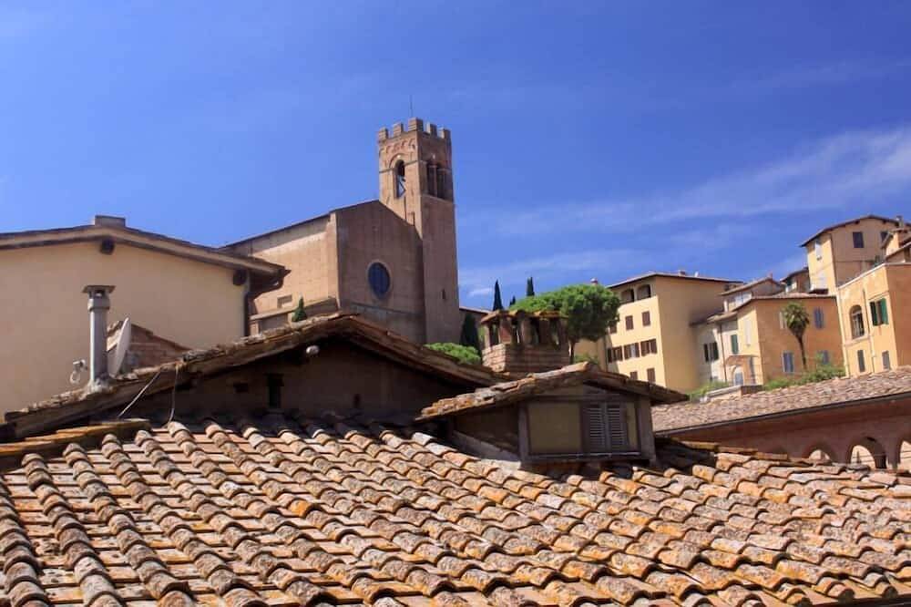 Entire apartment, Apartment/ flat - 3 rooms - 2/4 persons in Siena, Siena Province