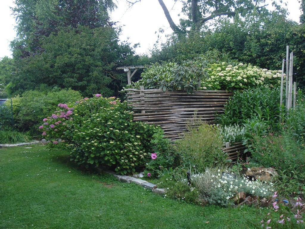 Au p'tit jardin - Maya in Saint-Sylvestre-de-Cormeilles, Région de Bernay