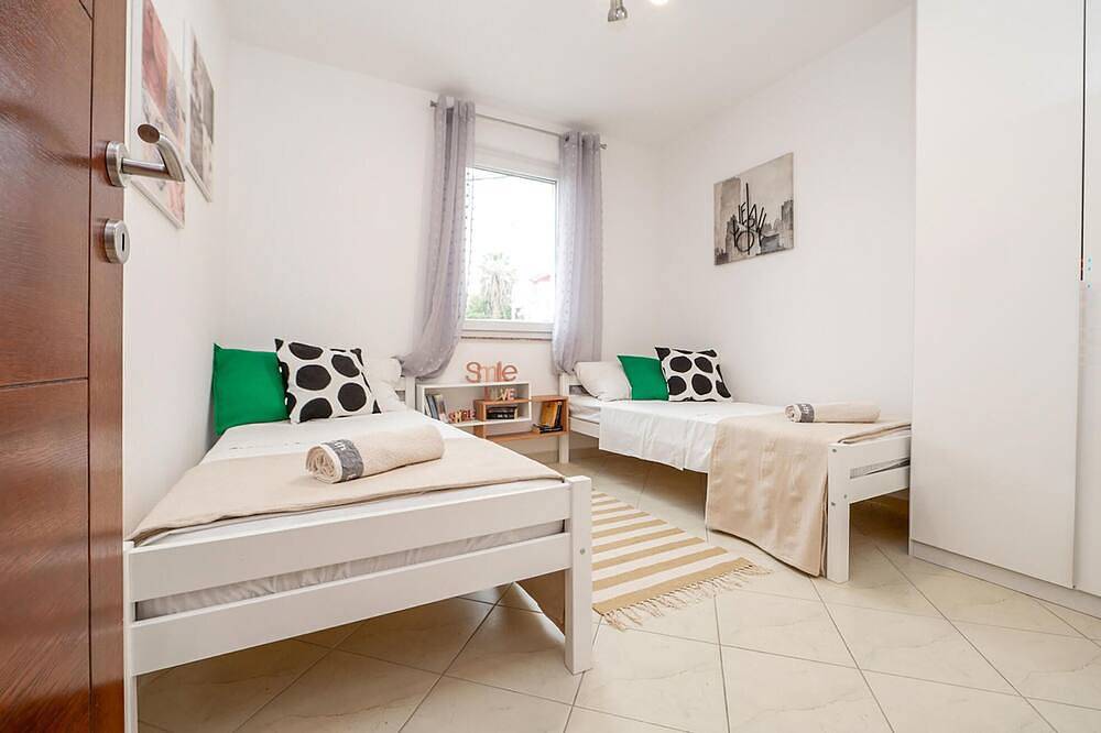 Entire apartment, 2 bedroom nice apartment in Rogoznica in Art, Rogoznica