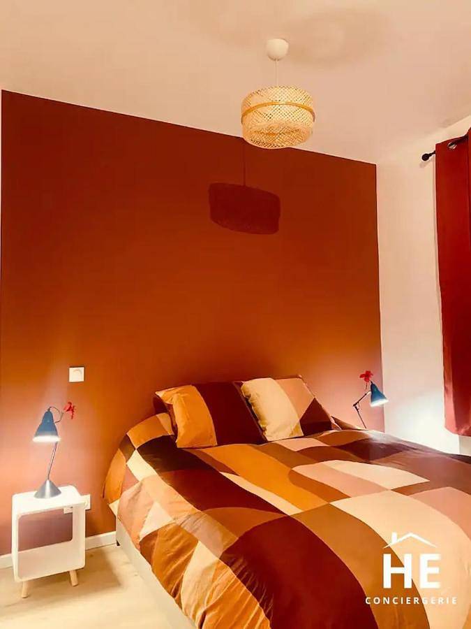 Appartement entier, Suite Hibiscus - Cocon Romantique & Jacuzzi Privé in Montargis, Région de Montargis