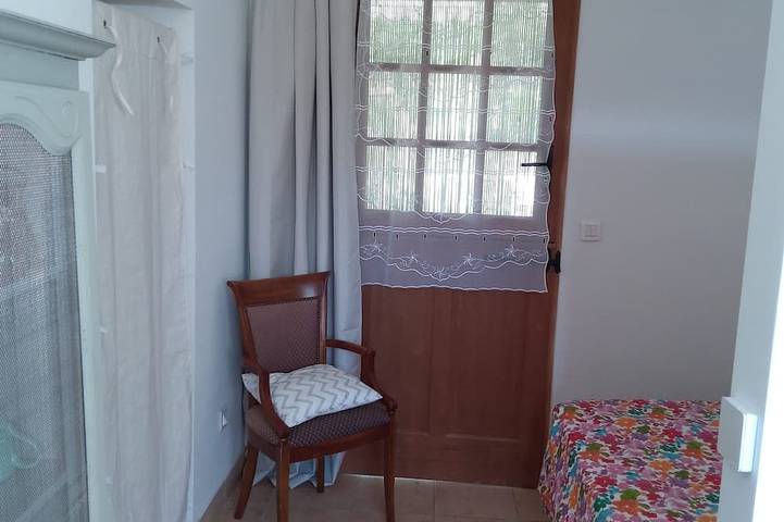 Gîte pour 2 personnes, avec jardin et terrasse à Coaraze - 2