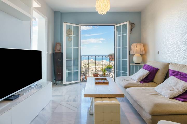 Ganze Wohnung, Wunderschöne, komfortable Ferienwohnung mit Meerblick, großer privater Terrasse und Wifi in Torrequebrada, Benalmádena