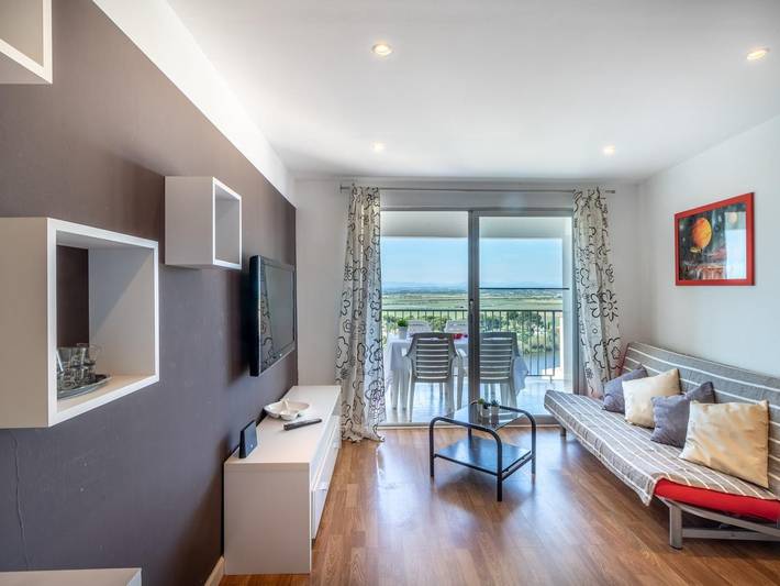Ganze Ferienwohnung, Ferienwohnung für 5 Personen mit Terrasse in Platja d'Empuriabrava, Empuriabrava