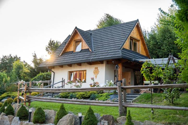 Dom dla 5 osób, z Jacuzzi i Taras oraz Ogród i Widok na jezioro w Kluszkowce