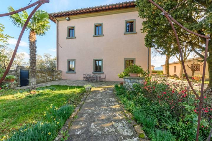 Villa per 13 persone, con piscina e giardino a Bagno a Ripoli