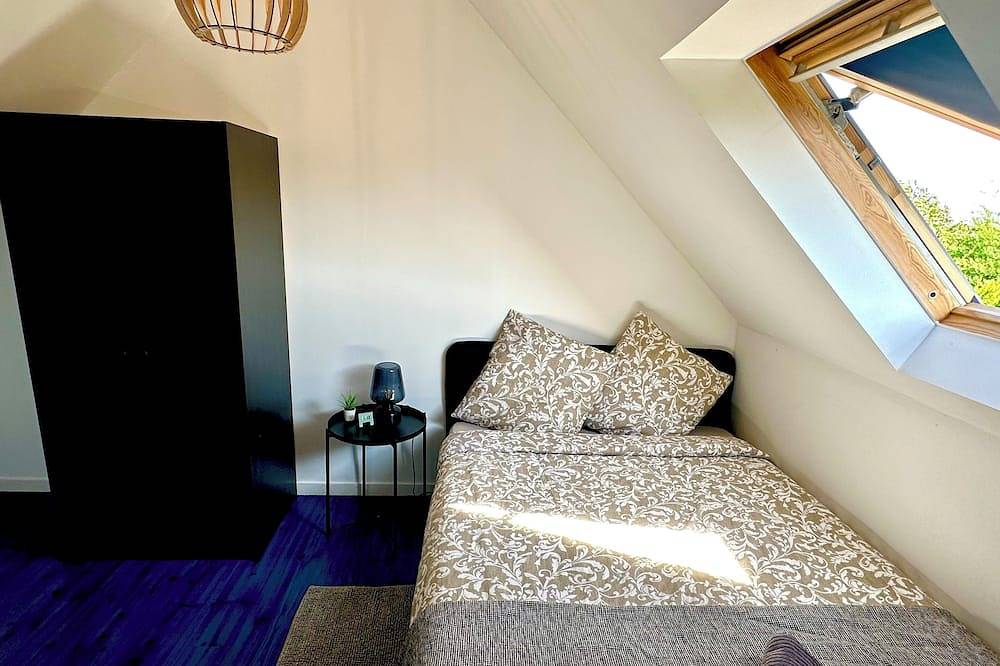 Vacation House in Quiet Village, Welcome to our 3 bedroom countryside retreet in Monnerville, Essonne
