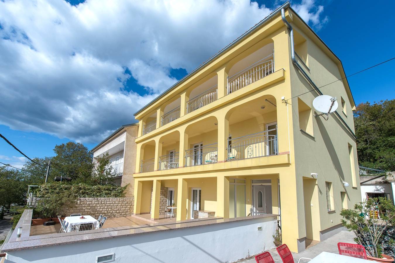 Ganze Wohnung, 2-Zimmer-Ferienwohnung mit Terrasse und Meerblick Dramalj, Crikvenica A-5592-c in Dramalj, Primorje-Gorski Kotar