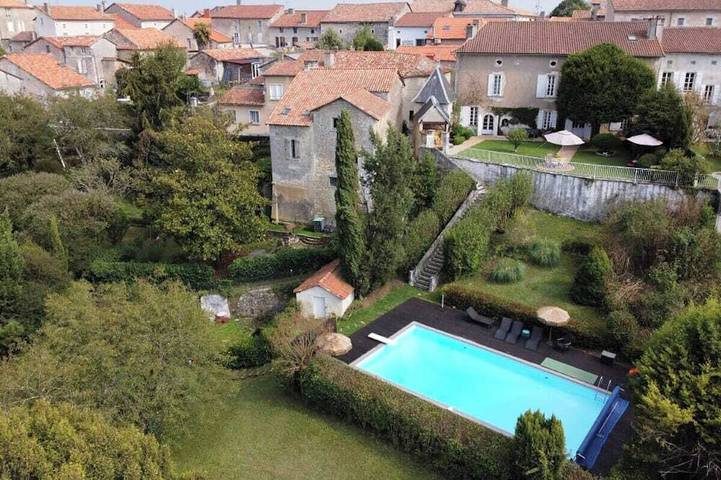 Location de vacances pour 15 personnes, avec jardin à Saint-Aulaye