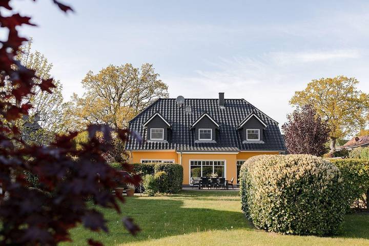 Luxus-Ferienhaus für 10 Personen, mit Terrasse und Garten sowie Sauna in Prerow