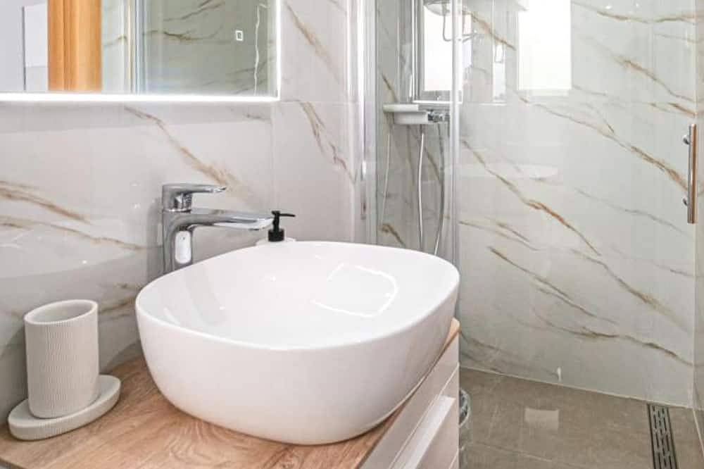 Ganze Wohnung, 1 bedroom pet friendly apartment in Krusevo in Donji Karin, Zadar