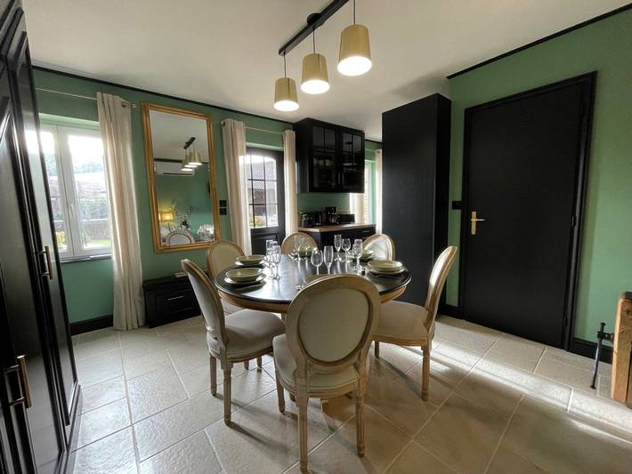 Casa rural chic cerca de Bourges con piscina, clima, WiFi y aparcamiento in Moulins-sur-Yèvre, Región de Bourges