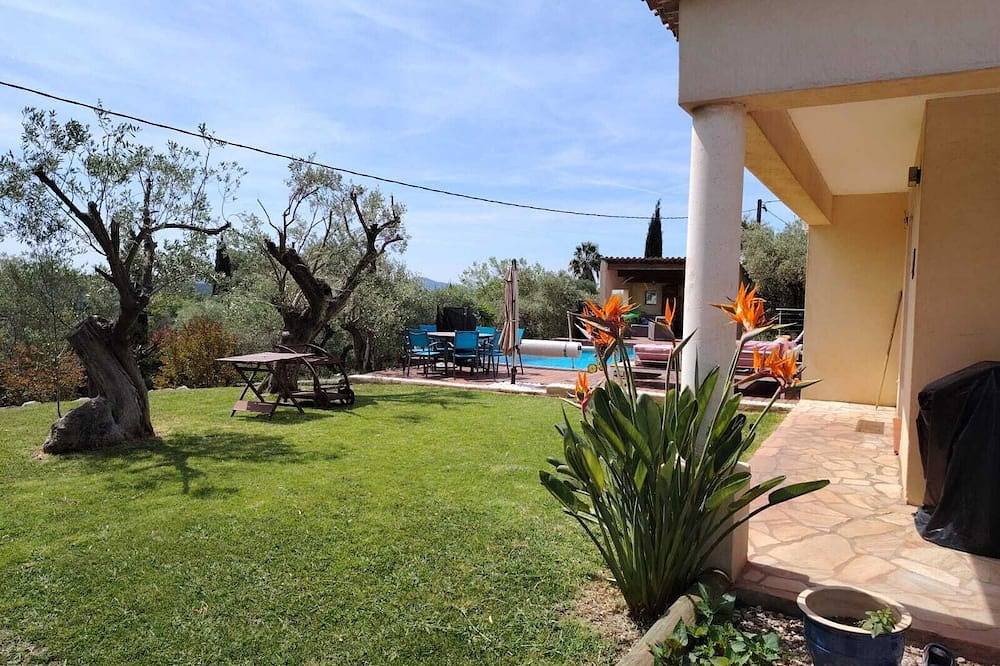 Detached villa for 6 people, swimming pool, 20 minutes from the sea in Cuers, Toulon region