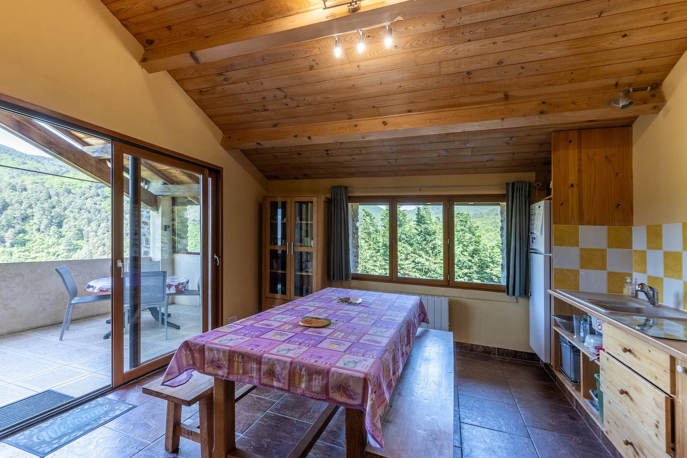 Maison de vacances 'Gite Des Ressources' avec vue sur les montagnes, piscine partagée et Wi-Fi in Malbosc, Parc naturel régional des Monts d'Ardèche