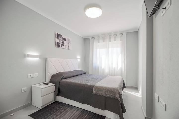 Casa Olivia avec piscine privée chauffée - À 5 minutes de la plage in Torrevieja Centre, Torrevieja