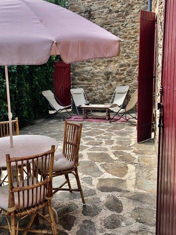 Gîte pour 5 personnes, avec terrasse et jardin