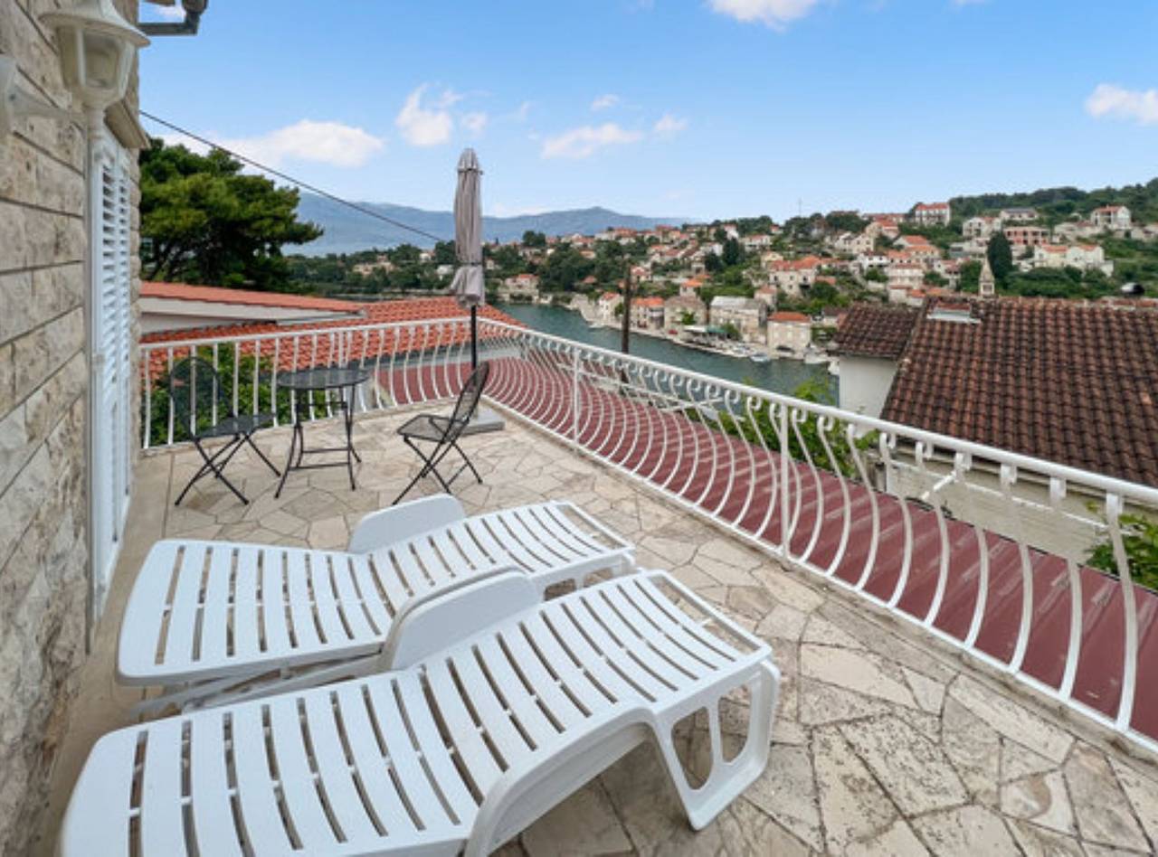 Ferienhaus für 7 Personen mit Garten in Supetar, Brac