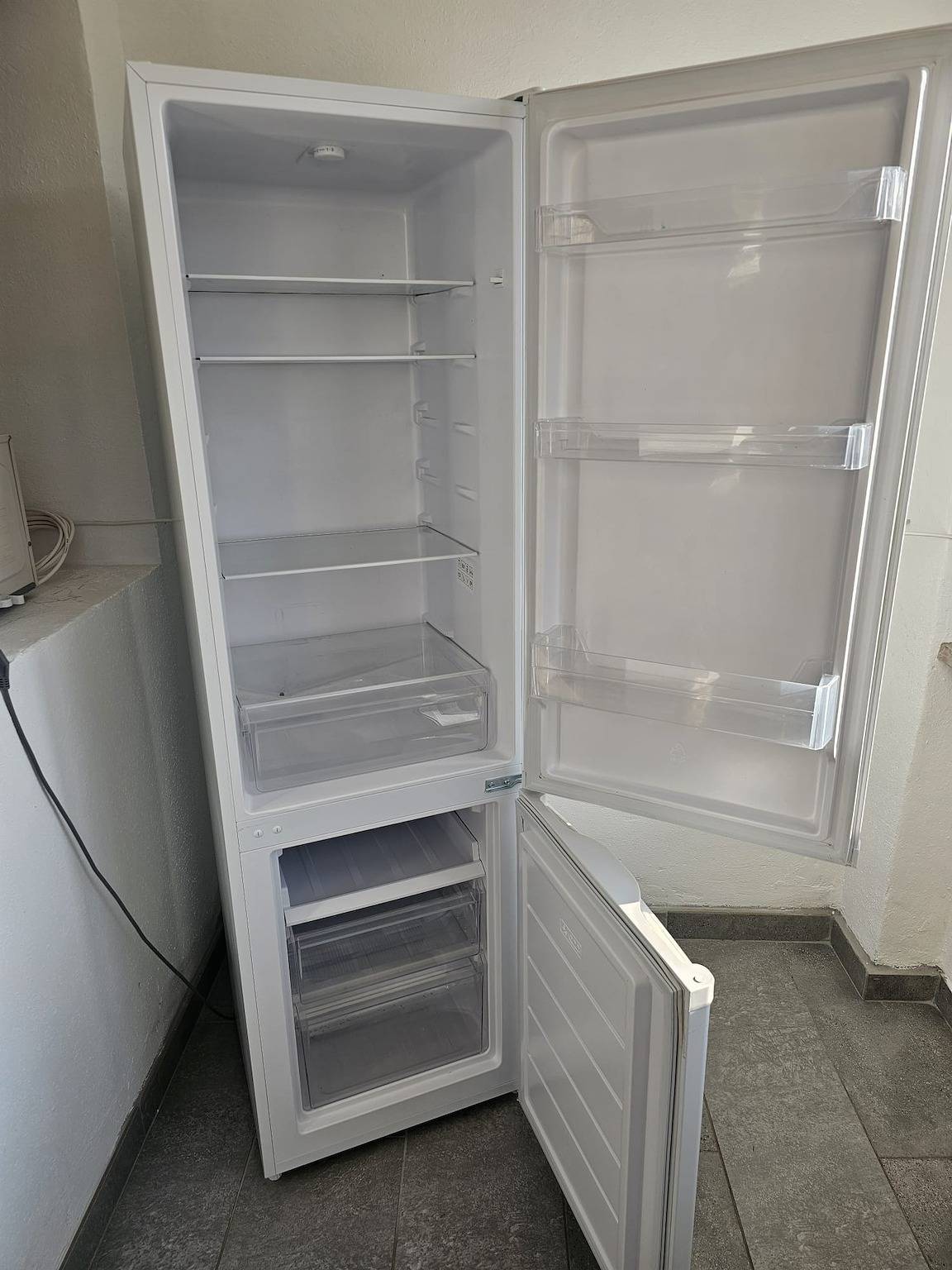 Ganze Ferienwohnung, Voll ausgestattete Monteur- Ferienwohnung direkt an der Raffinerie Leuna in Leuna, Saale-Unstrut