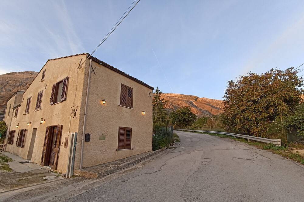 House of the Sun in Polizzi Generosa, Palermo Provinz