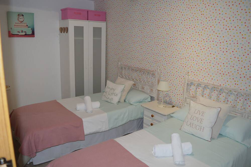 Entire apartment, El Rincón De Ale, Precioso Apartamento. Pequeño Desayuno Gentileza de la Casa in Cuenca, Cuenca Province