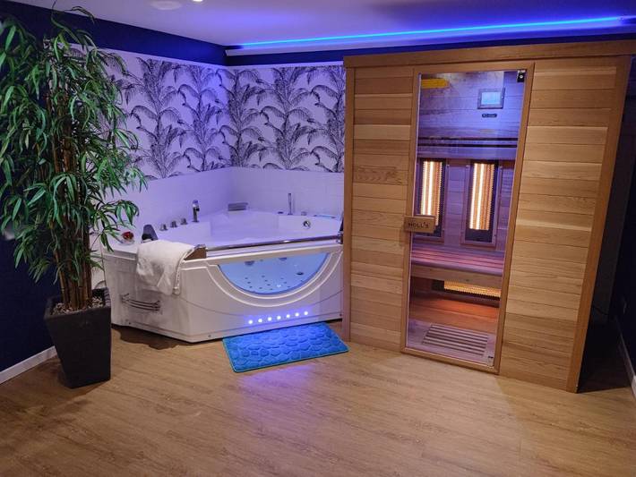 Chalet pour 2 personnes, avec Balcon et Jacuzzi ainsi que Terrasse et Jardin