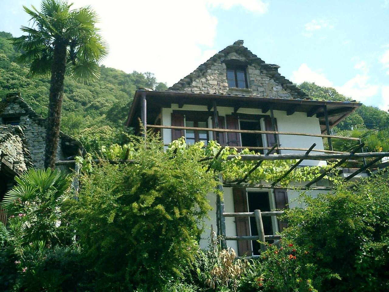 Charmantes Rustico mit Geschichte und Weitblick in Lavertezzo, Tessiner Alpen