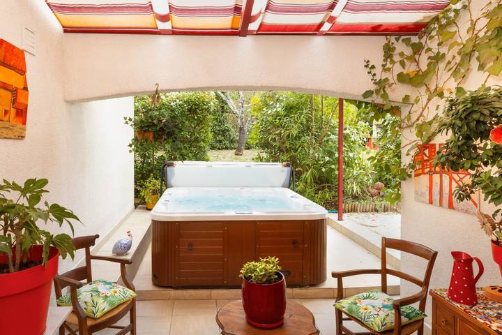 Holiday home for 10 people, with garden and terrace - 1