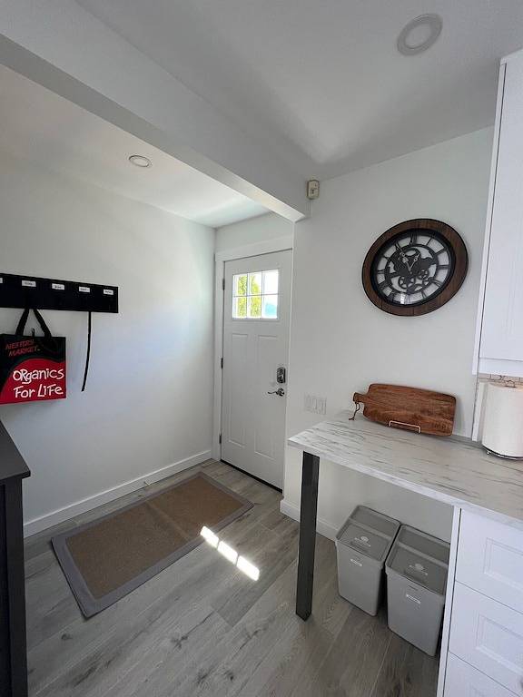 Legal 1 bedroom Guest Suite for two, with lake views & walk to wineries. in West Kelowna, Crystal Mountain