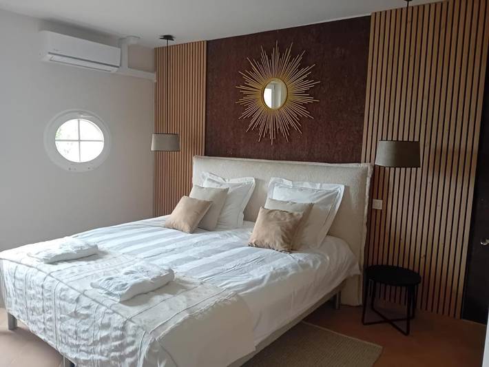 Location de vacances pour 2 personnes, avec Balcon et Terrasse ainsi que Jardin et Piscine à Saint-Nicolas-de-la-Grave