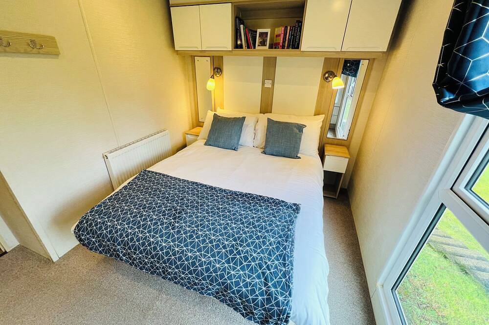 3 Bedroom Caravan, Lower Hyde, Shanklin, Free Wifi, Dog Friendly in Shanklin, Isle of Wight