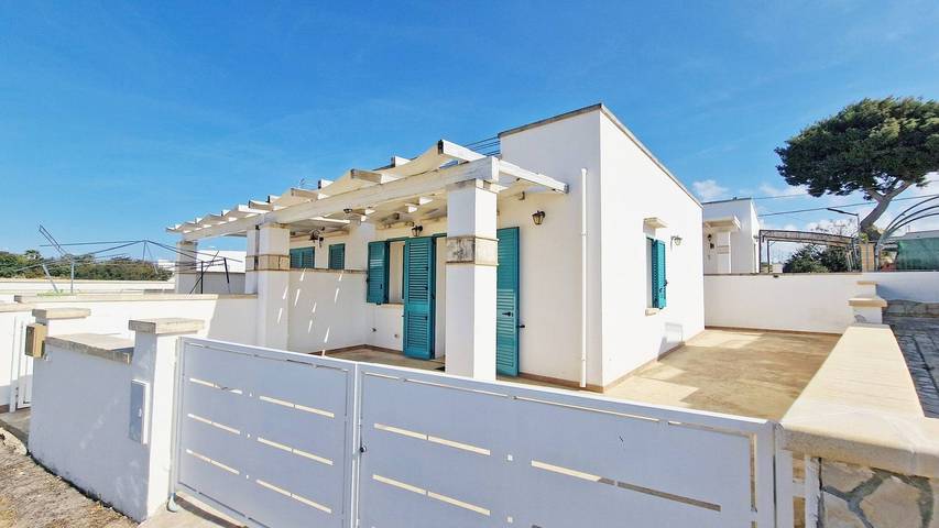 Location de vacances pour 4 personnes, avec jardin à Marina di Mancaversa