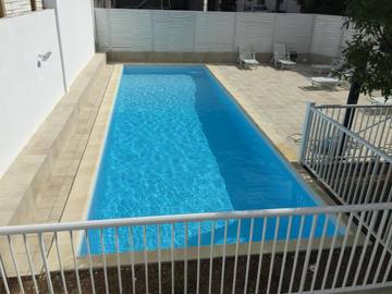 Gîte pour 6 personnes, avec terrasse et piscine à Le Moule