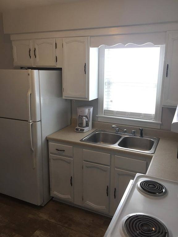 Ganze Wohnung, Captains Quarters, Neu 2018, weniger als 1 Block vom Strand entfernt !!Überdachte Veranda in Nags Head, Dare County