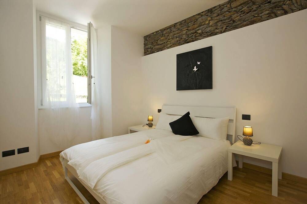 Appartamento intero, Appartamento ad angolo con 2 camere da letto in una prestigiosa villa del 1850 con piscina riscaldata dal sole in Miazzina, Lago Maggiore (Piemonte)