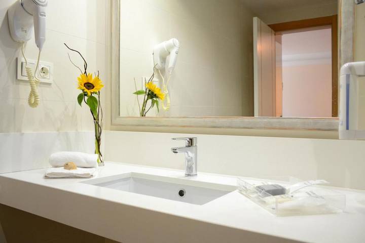 Gîte pour 6 personnes, avec vue et jardin ainsi que balcon et piscine dans Playa d'en Bossa - 4