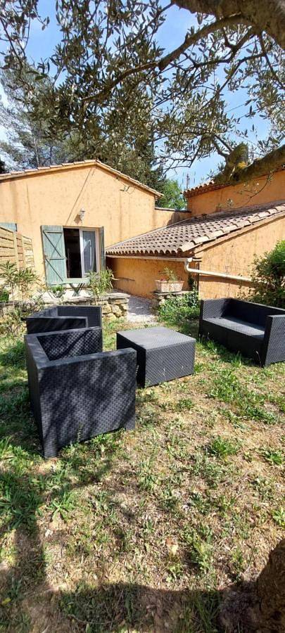 Appartement de vacances pour 4 personnes, avec piscine ainsi que jardin et terrasse
