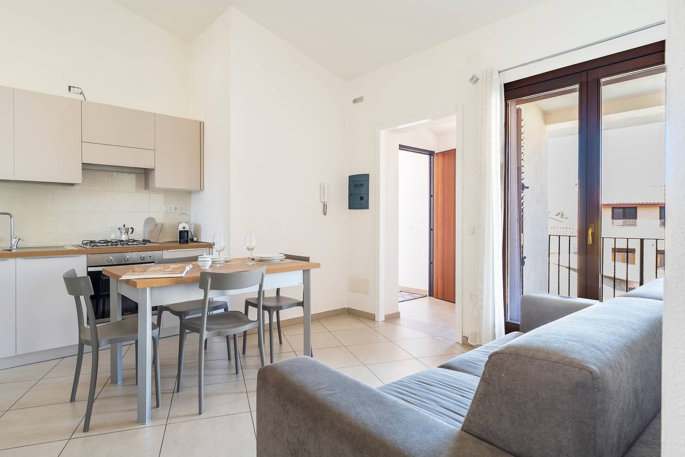 Ganze Wohnung, Ferienwohnung 'Bernabé' mit Privatterrasse, Balkon und Klimaanlage in Tortolì, Ogliastra Provinz