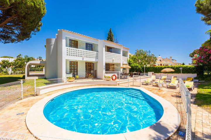 Villa for 8 people, with Terrace and Garden in Quarteira