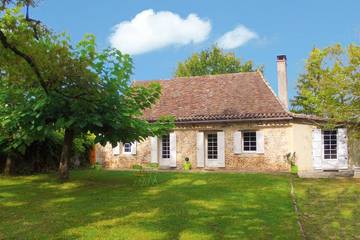 Gîte pour 6 personnes, avec jardin et terrasse à Montpon-Ménestérol