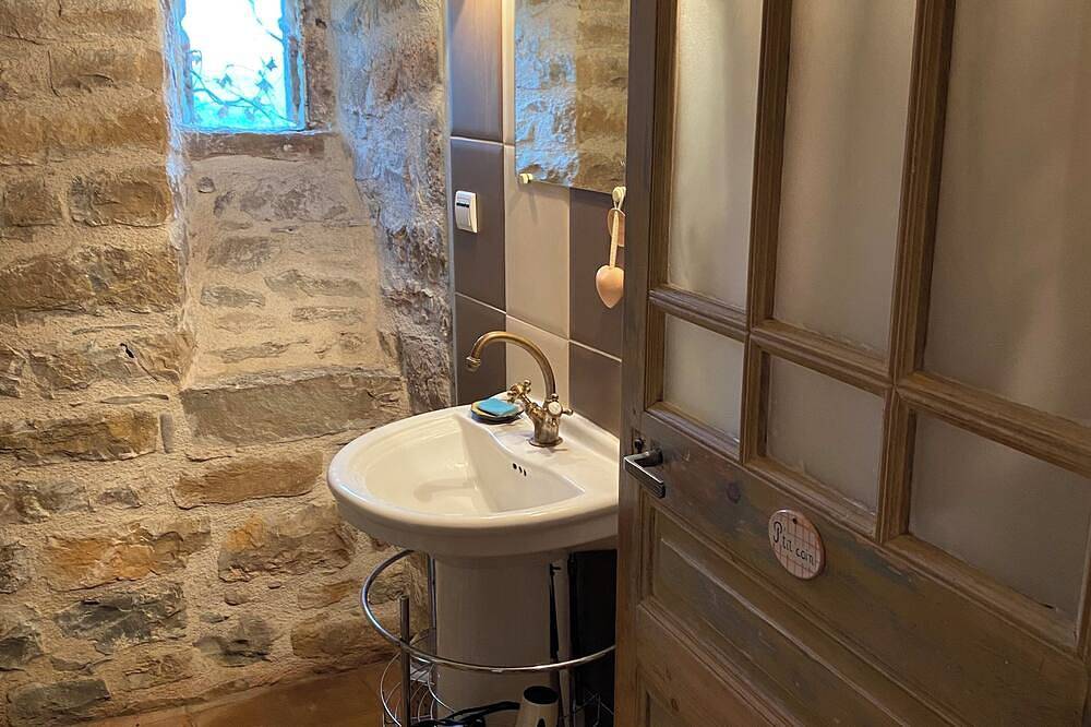 Entire apartment, Welcome to Calades with sunset terrace overlooking the Tarn.... in Rivière-sur-Tarn, Parc naturel régional des Grands Causses