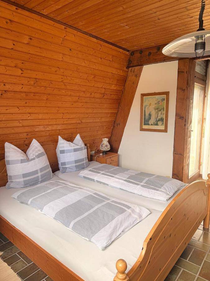 Ferienwohnung für 3 Personen, mit Terrasse und Garten sowie Ausblick in Sonnenbühl - 3