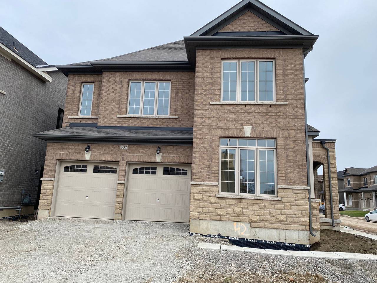 Haus in Brampton mit privatem Parkplatz in Brampton, Lago Ontario (Kanada)