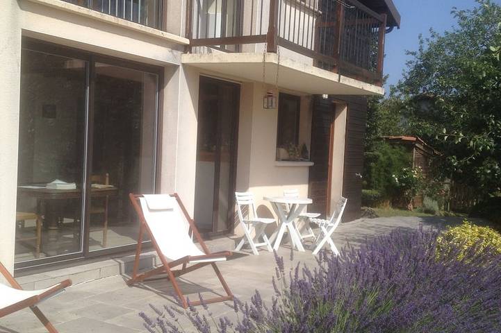 Location de vacances pour 6 personnes, avec Balcon et Jardin à Aubin