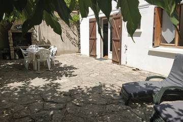 Gîte pour 6 personnes, avec jardin et terrasse à Lavérune