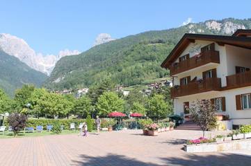 Hotel für 2 Personen, mit Garten und Balkon sowie Ausblick in Molveno
