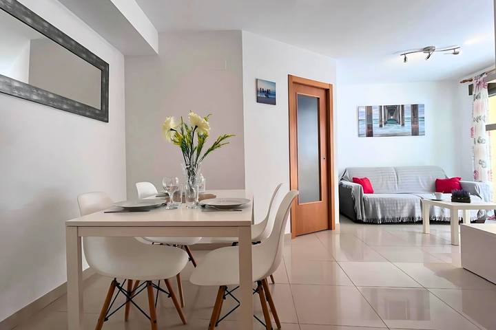 Appartement entier, Appartement lumineux à 50m de la plage avec piscine et parking in Playa Carrer La Mar, El Campello