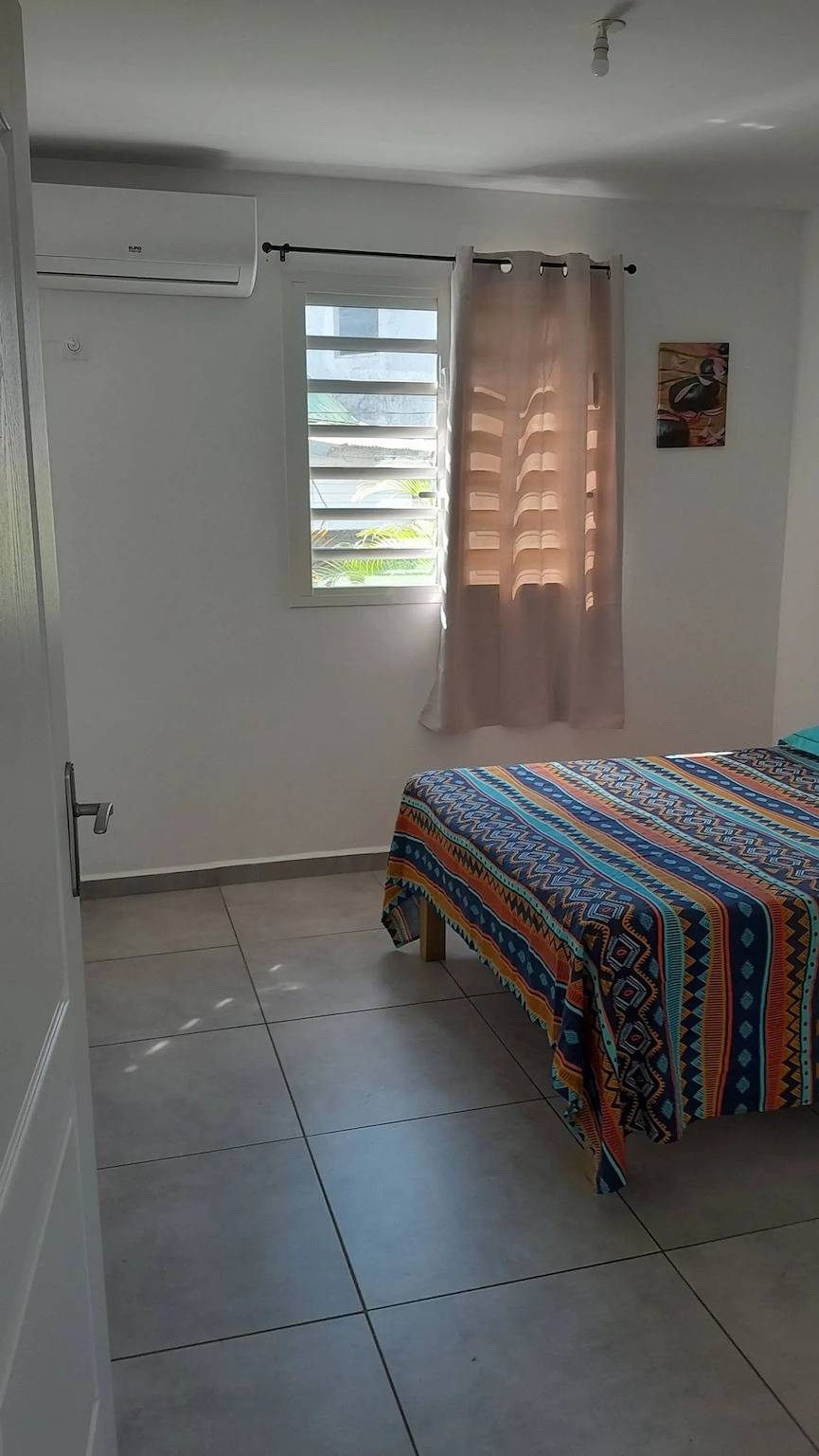 Charmante maison avec piscine partagée à Les Abymes in Les Abymes, Guadeloupe