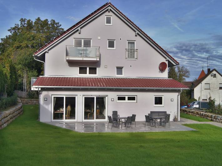 Ferienwohnung für 2 Personen, mit Balkon/Terrasse und Terrasse sowie Garten in Lehrensteinsfeld